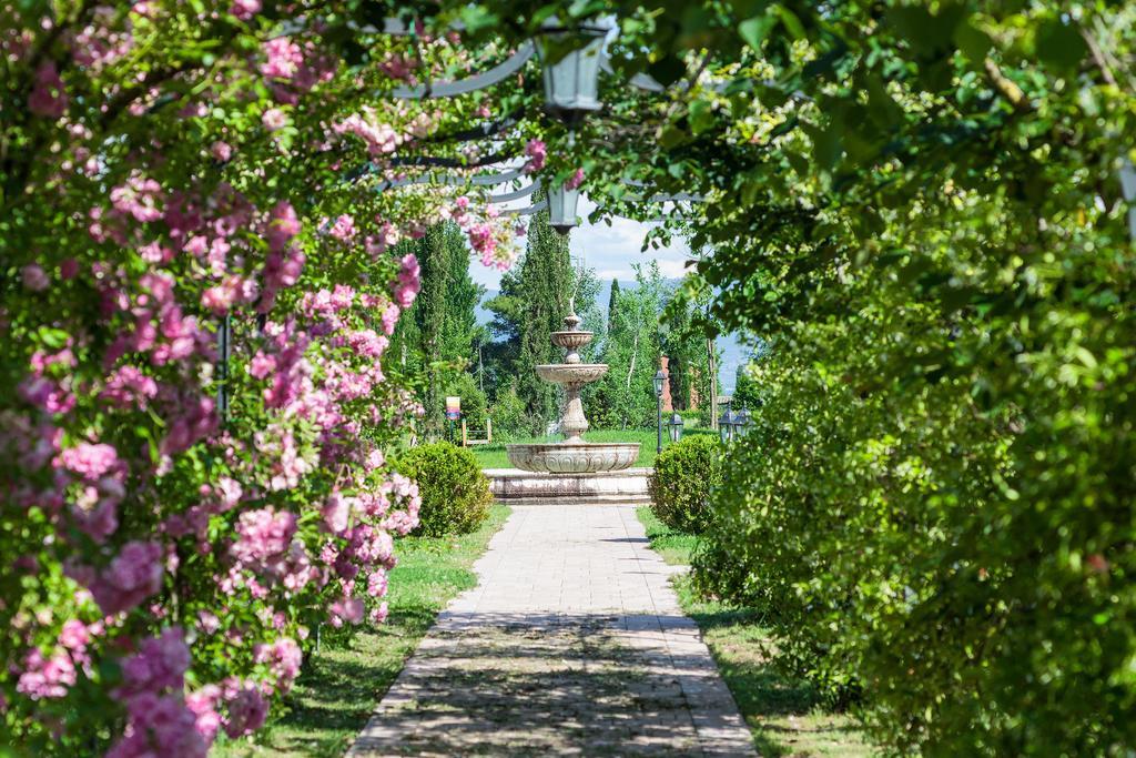 Resort E Spa San Crispino Assisi Buitenkant foto